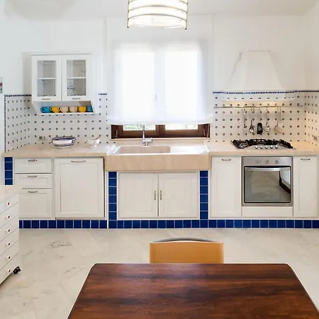 Afrodite فيلة كوستوناتشي