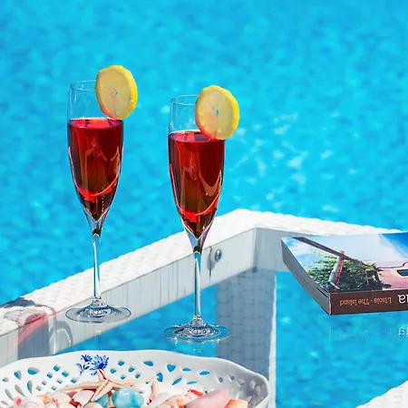 فيلة Afrodite كوستوناتشي