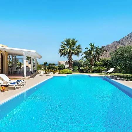 Afrodite كوستوناتشي